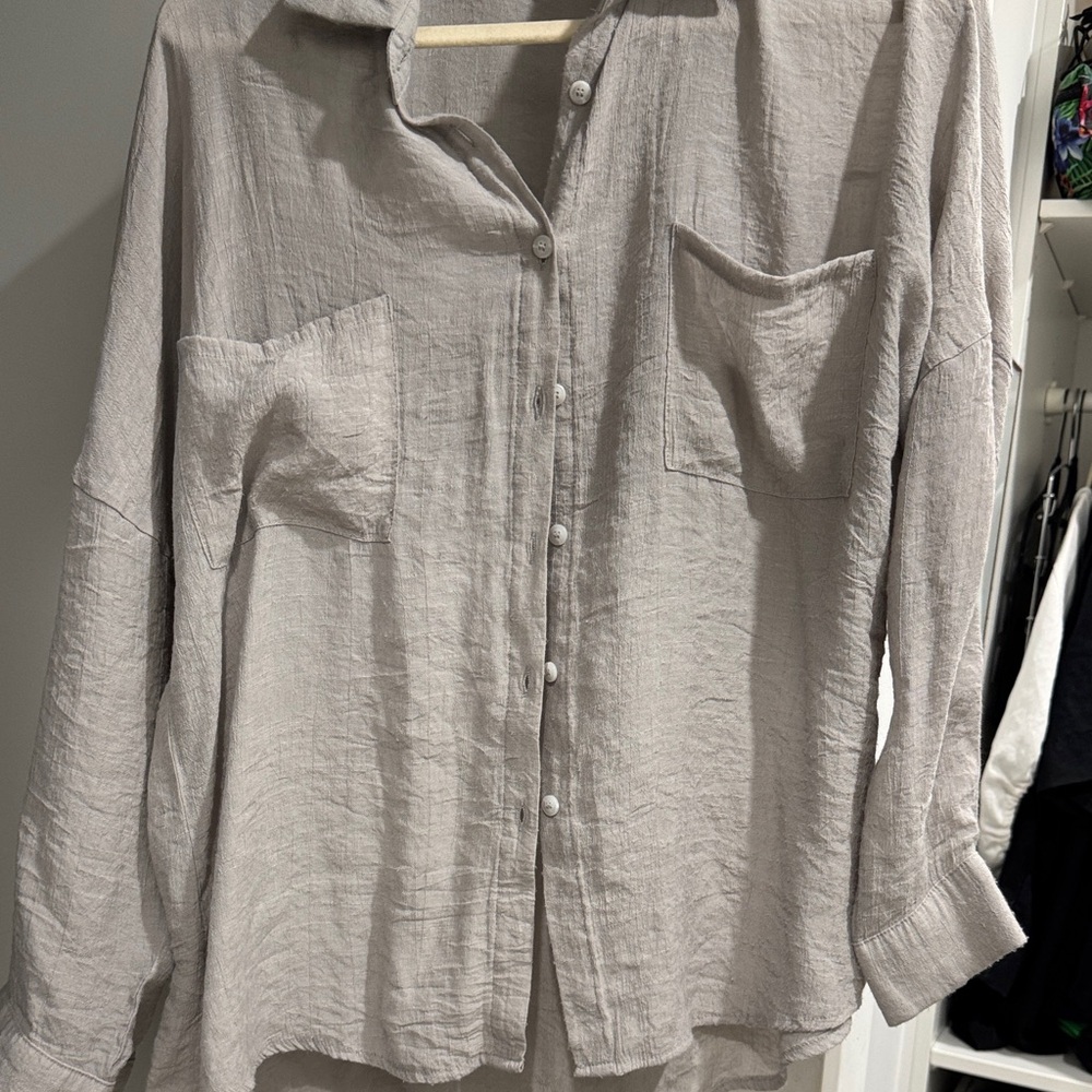 Elegant Women's Button Down Shirt in Light Gray